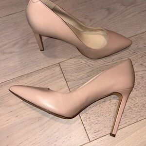 NINE WEST nude pump
